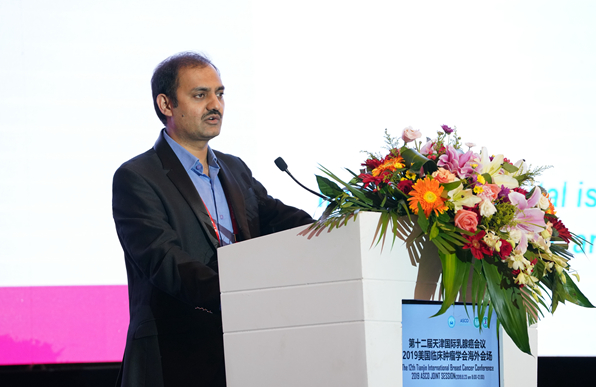 21 印度马尼帕尔癌症中心肿瘤科主席Somashekhar.S.P教授带来报告_副本.jpg