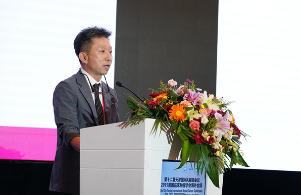 21 韩国国立癌症中心院长Woochul Noh教授带来报告_副本.jpg